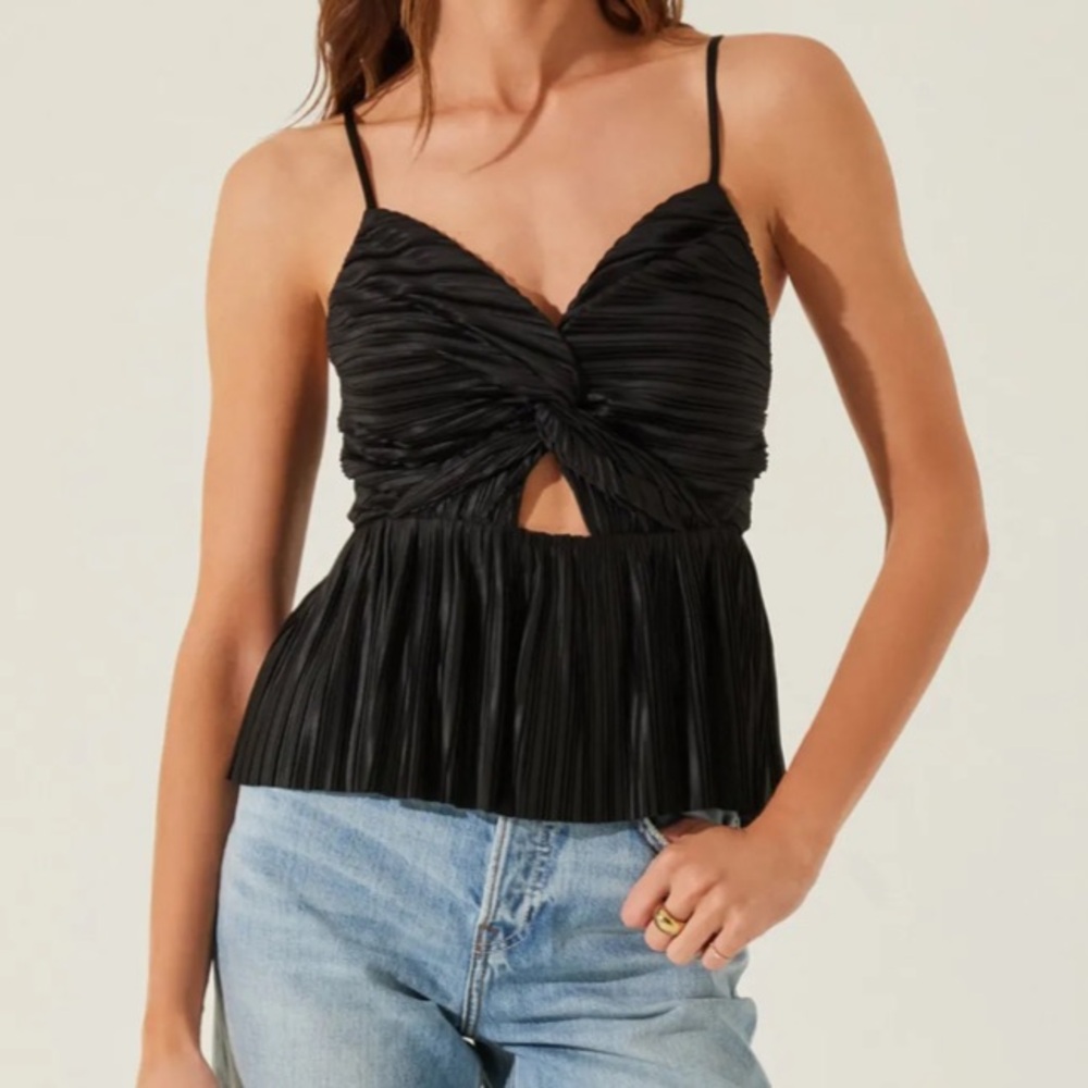 ASTR Twist Front Plisse Tank